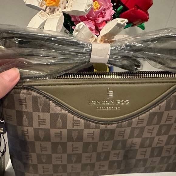 London Fog Crossbody - Picture 3 of 9